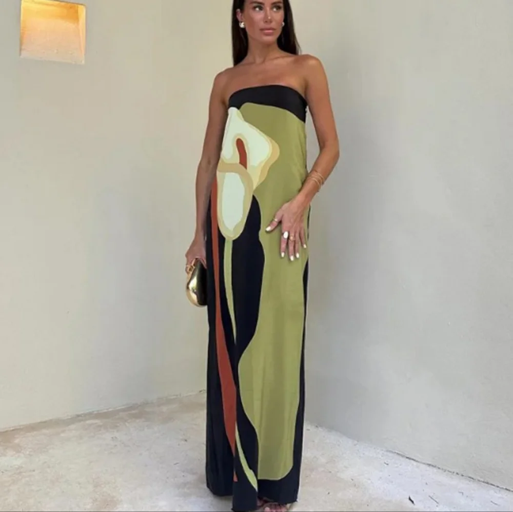 Elegant Strapless Multicolor Dress - Picture 1 of 8